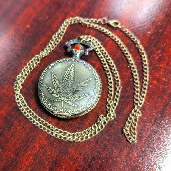 Leaf Pocket Watch - Picture 4 of 4